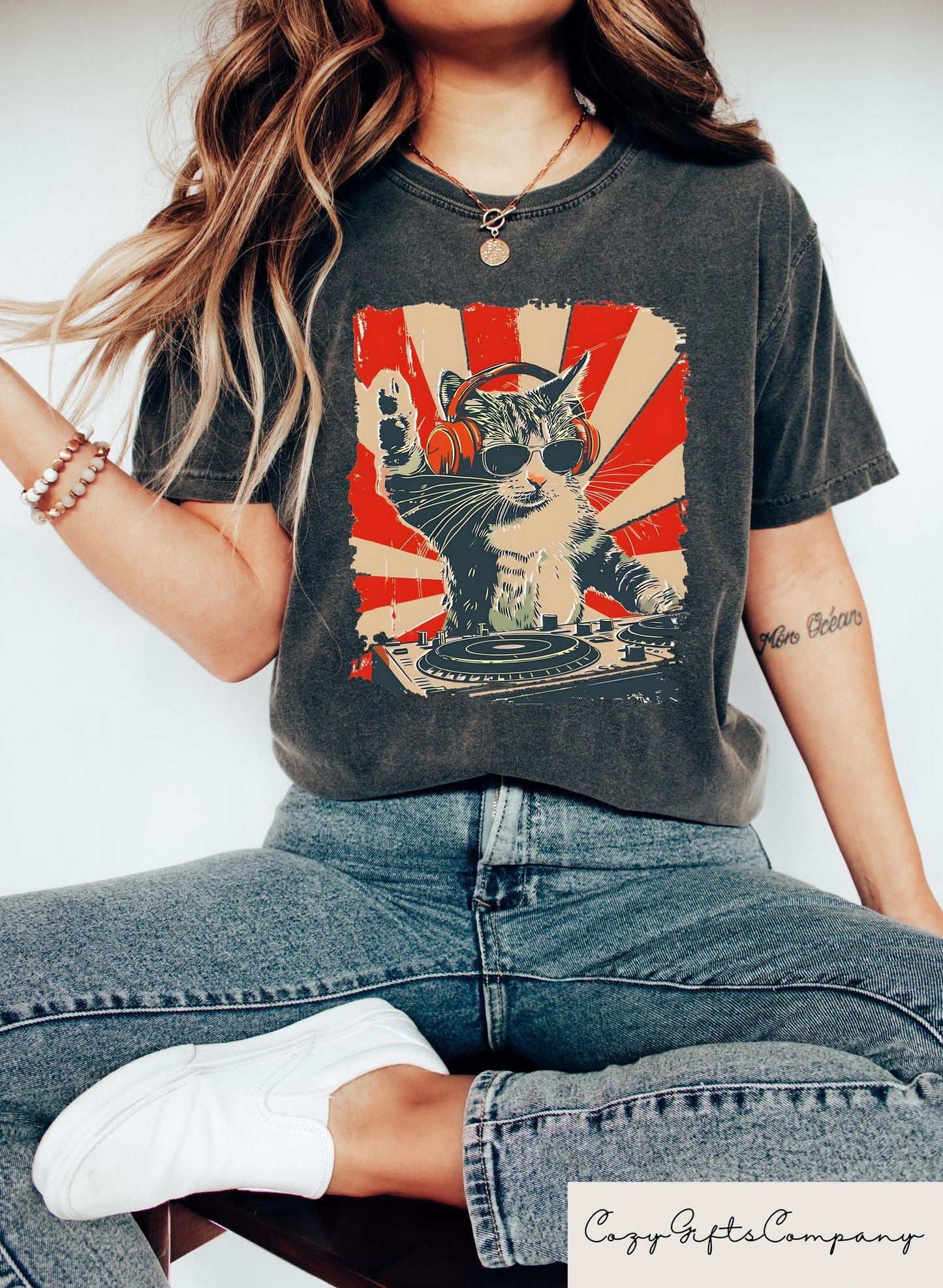 MUSIC UNISEX T-SHIRT